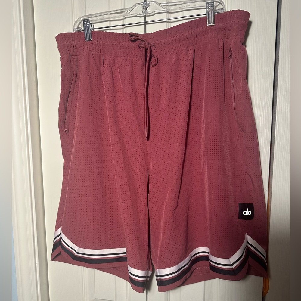 ALO Yoga Men's key mesh basketball short  soft pink